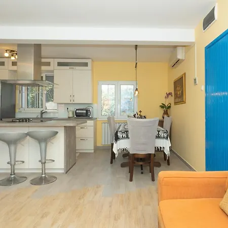 Pansion Pirat Bed & Breakfast 3*