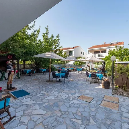 Pansion Pirat Bed & Breakfast 3*