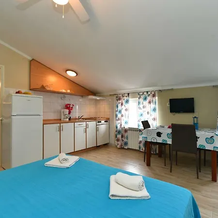 Pansion Pirat Bed & Breakfast 3*