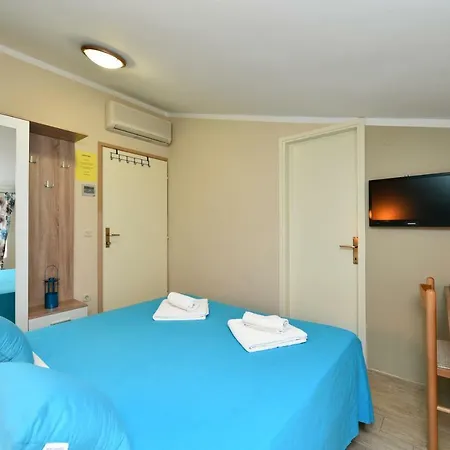 Pansion Pirat Bed & Breakfast 3*