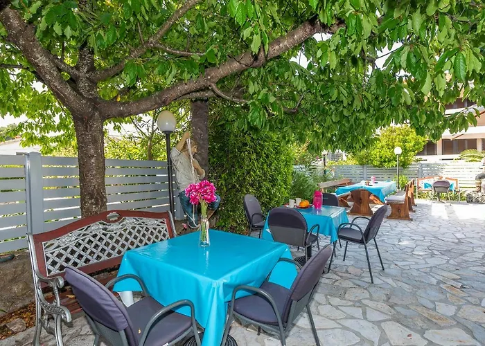 Pansion Pirat 3* Петрчане