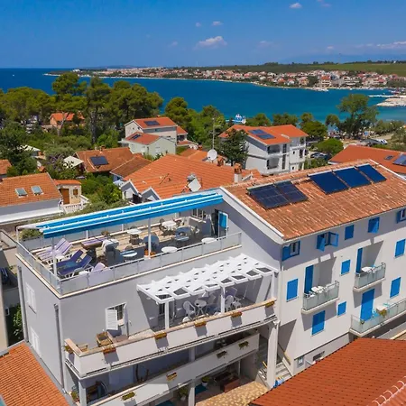 Bed & Breakfast Pansion Pirat Petrcane