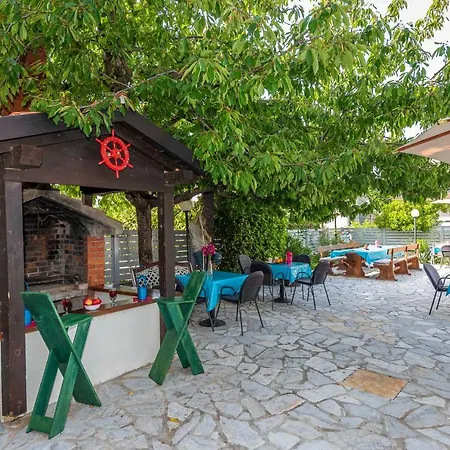 Frühstückspension Pansion Pirat Petrčane