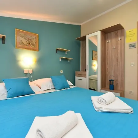 Pansion Pirat בית הארחה 3*